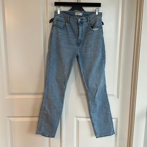 Abercrombie light wash 90s slim-straight ultra high rise